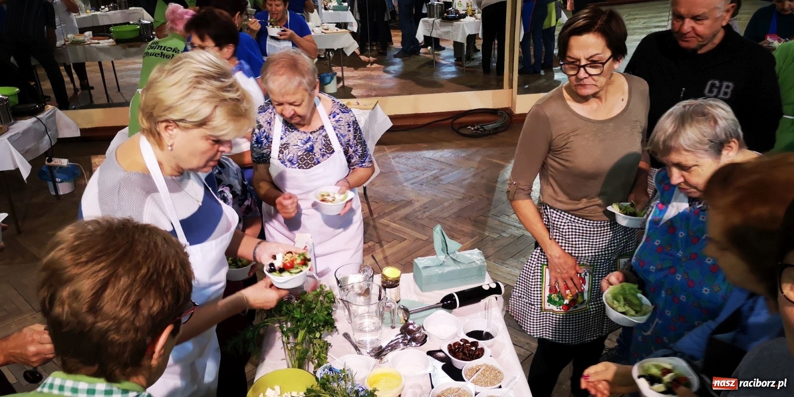 Zdjęcie w galerii na portalu naszraciborz.pl: Warsztaty kulinarne w ramach projektu Seniorze, rusz się! wiadomości z regionu
