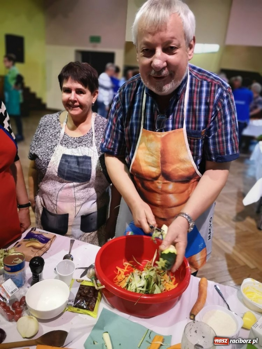 Zdjęcie w galerii na portalu naszraciborz.pl: Warsztaty kulinarne w ramach projektu Seniorze, rusz się! wiadomości z regionu