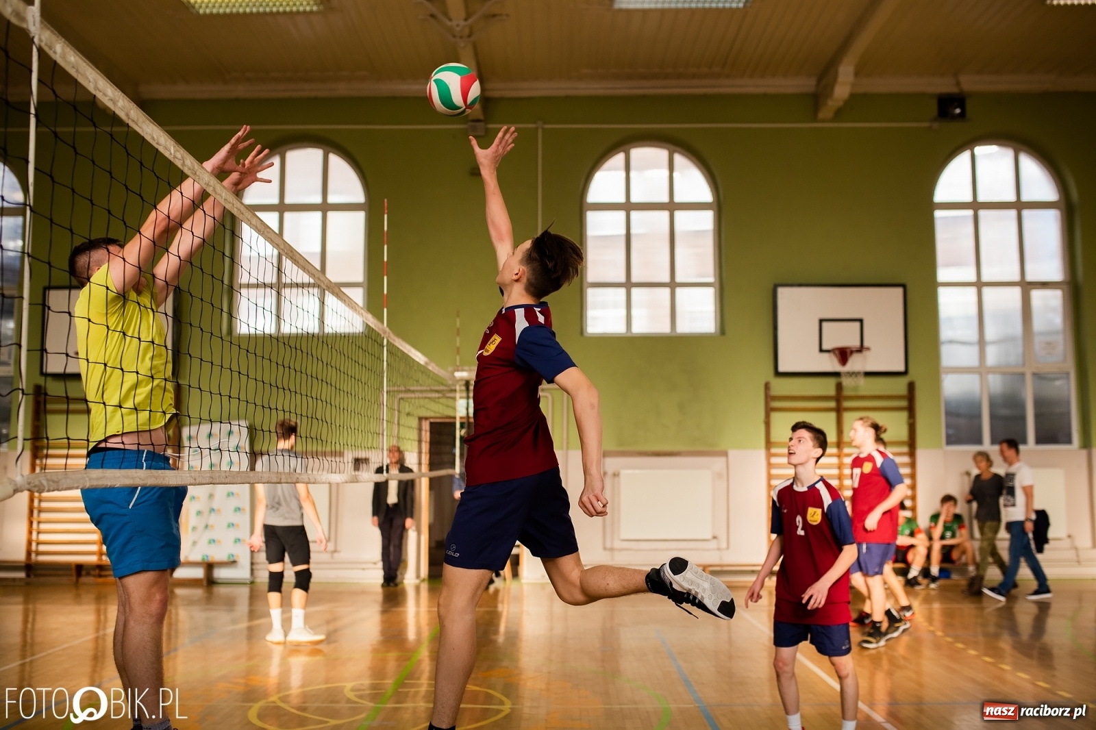 Zdjęcie w galerii na portalu naszraciborz.pl: Mistrzostwa Raciborza w dwójkach siatkarskich chłopców wiadomości z regionu