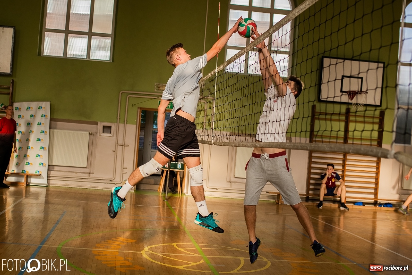 Zdjęcie w galerii na portalu naszraciborz.pl: Mistrzostwa Raciborza w dwójkach siatkarskich chłopców wiadomości z regionu
