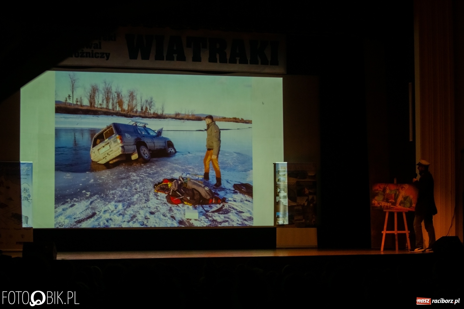 Zdjęcie w galerii na portalu naszraciborz.pl: Blok szkolny podczas festiwalu Wiatraki wiadomości z regionu