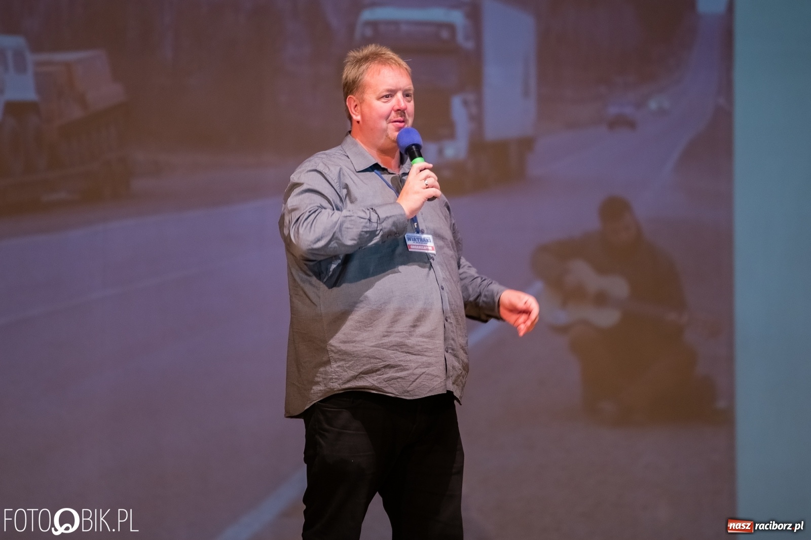 Zdjęcie w galerii na portalu naszraciborz.pl: Blok szkolny podczas festiwalu Wiatraki wiadomości z regionu