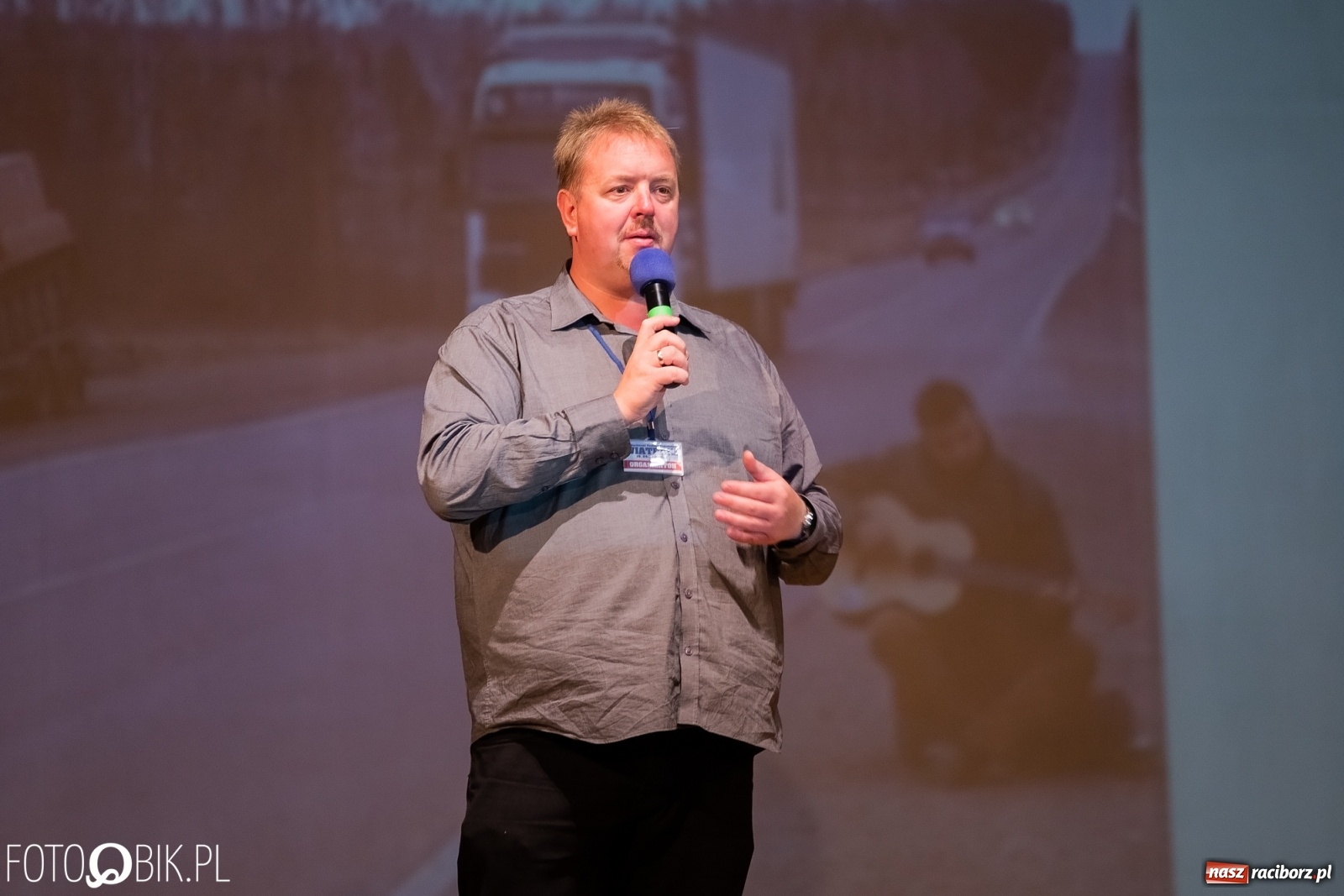 Zdjęcie w galerii na portalu naszraciborz.pl: Blok szkolny podczas festiwalu Wiatraki wiadomości z regionu