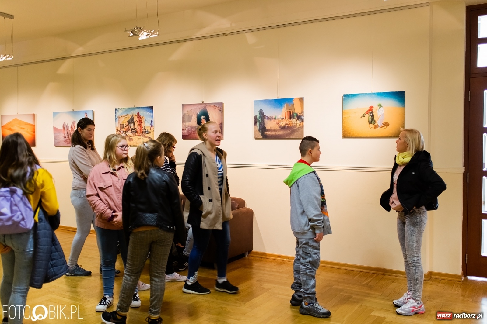 Zdjęcie w galerii na portalu naszraciborz.pl: Blok szkolny podczas festiwalu Wiatraki wiadomości z regionu