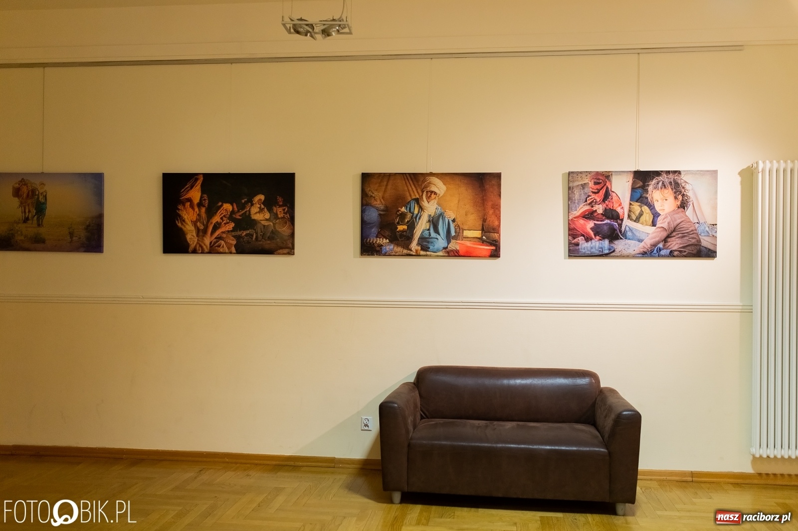 Zdjęcie w galerii na portalu naszraciborz.pl: Blok szkolny podczas festiwalu Wiatraki wiadomości z regionu