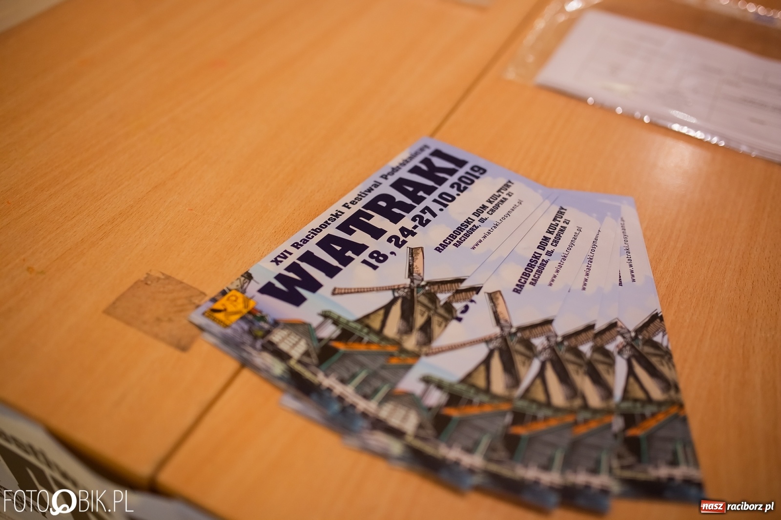 Zdjęcie w galerii na portalu naszraciborz.pl: Blok szkolny podczas festiwalu Wiatraki wiadomości z regionu