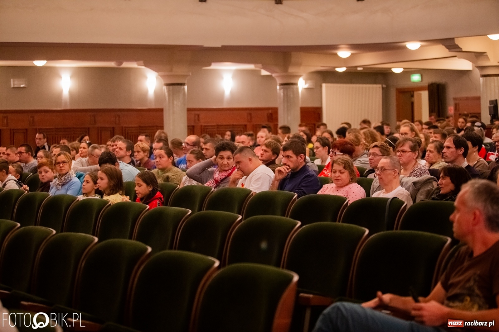 Zdjęcie w galerii na portalu naszraciborz.pl: Blok szkolny podczas festiwalu Wiatraki wiadomości z regionu