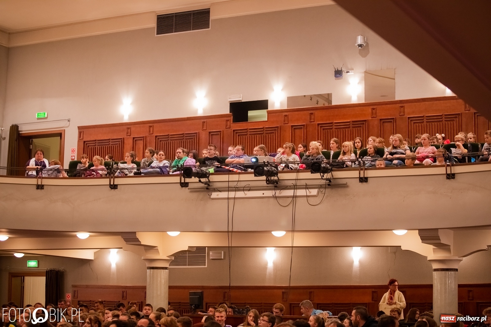 Zdjęcie w galerii na portalu naszraciborz.pl: Blok szkolny podczas festiwalu Wiatraki wiadomości z regionu