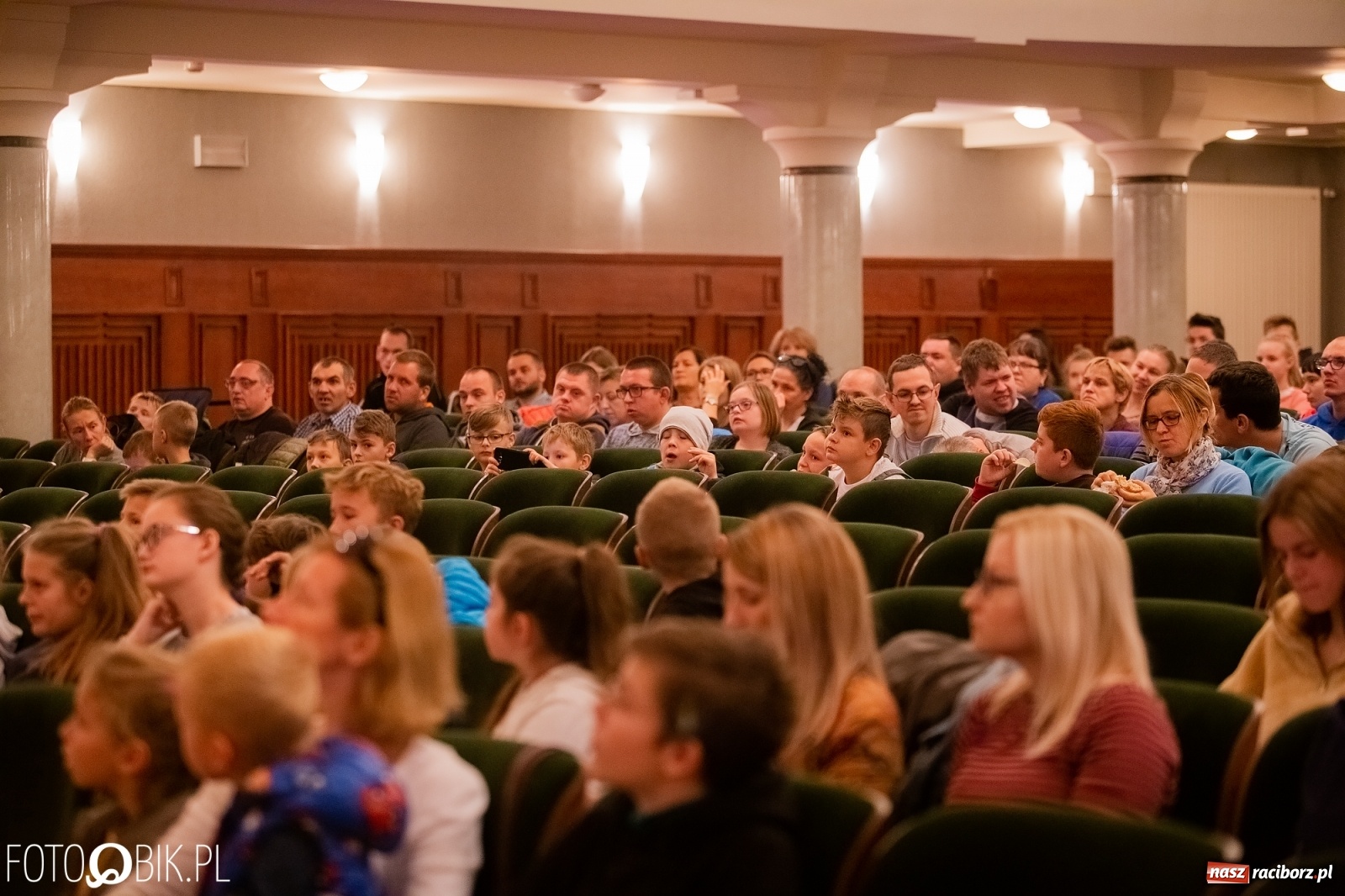 Zdjęcie w galerii na portalu naszraciborz.pl: Blok szkolny podczas festiwalu Wiatraki wiadomości z regionu