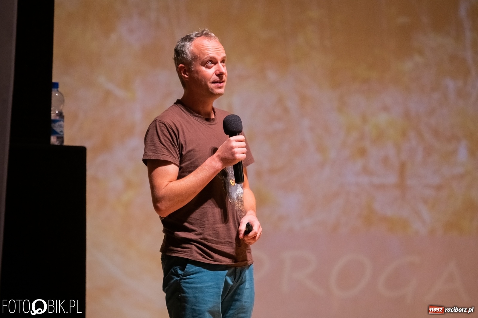 Zdjęcie w galerii na portalu naszraciborz.pl: Blok szkolny podczas festiwalu Wiatraki wiadomości z regionu