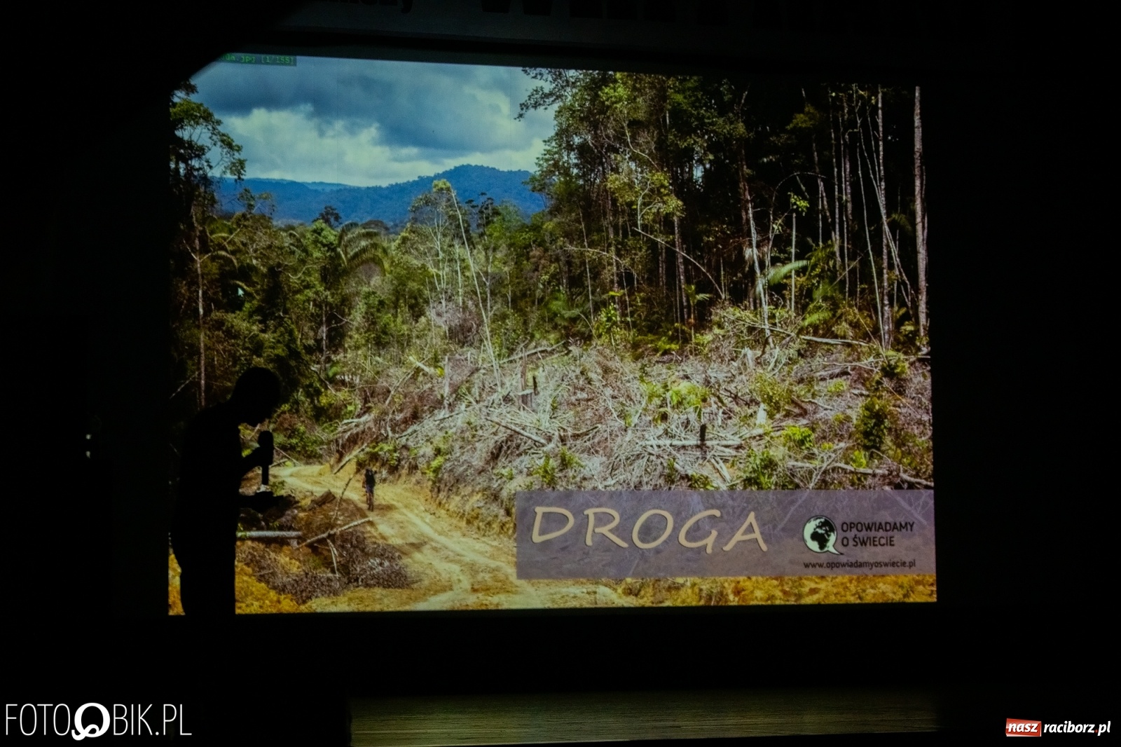 Zdjęcie w galerii na portalu naszraciborz.pl: Blok szkolny podczas festiwalu Wiatraki wiadomości z regionu