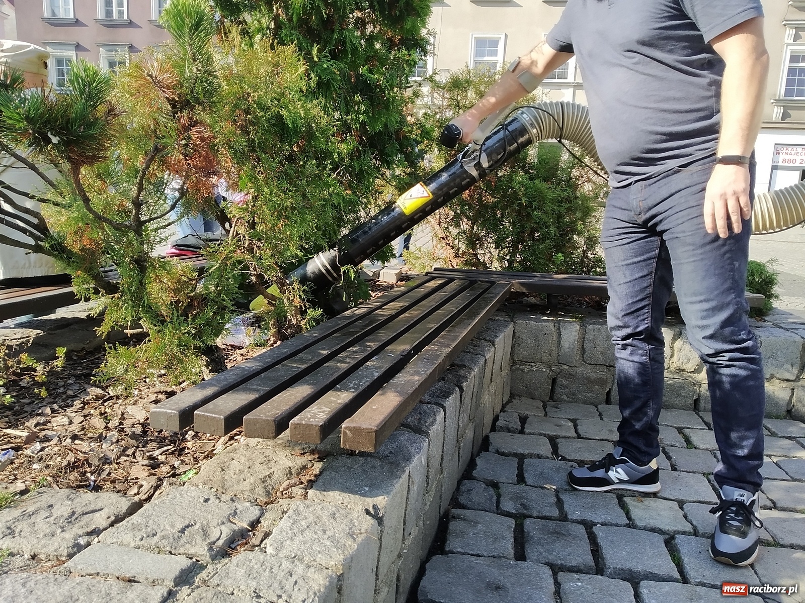 Zdjęcie w galerii na portalu naszraciborz.pl: Miejski odkurzacz na testach w Raciborzu  wiadomości z regionu