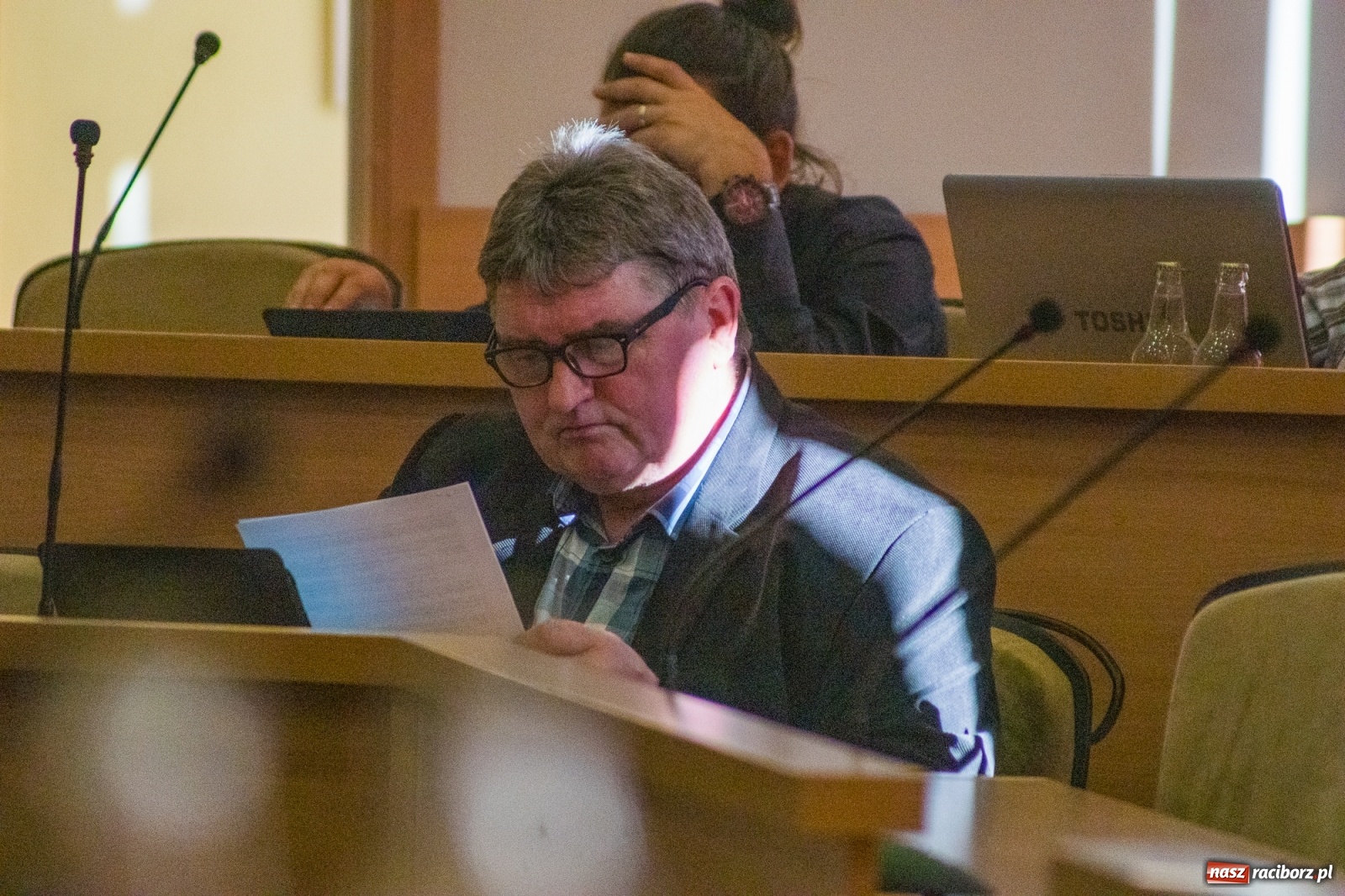 Zdjęcie w galerii na portalu naszraciborz.pl: Maszt na rondzie i tor na łyżworolki przy bulwarach  wiadomości z regionu