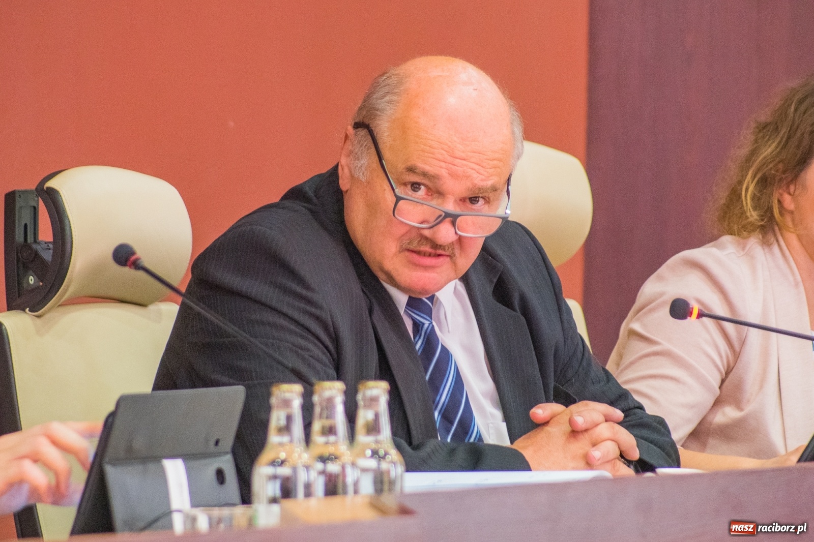 Zdjęcie w galerii na portalu naszraciborz.pl: Maszt na rondzie i tor na łyżworolki przy bulwarach  wiadomości z regionu