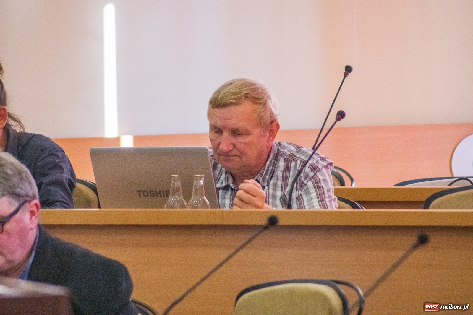 Zdjęcie w galerii na portalu naszraciborz.pl: Maszt na rondzie i tor na łyżworolki przy bulwarach  wiadomości z regionu