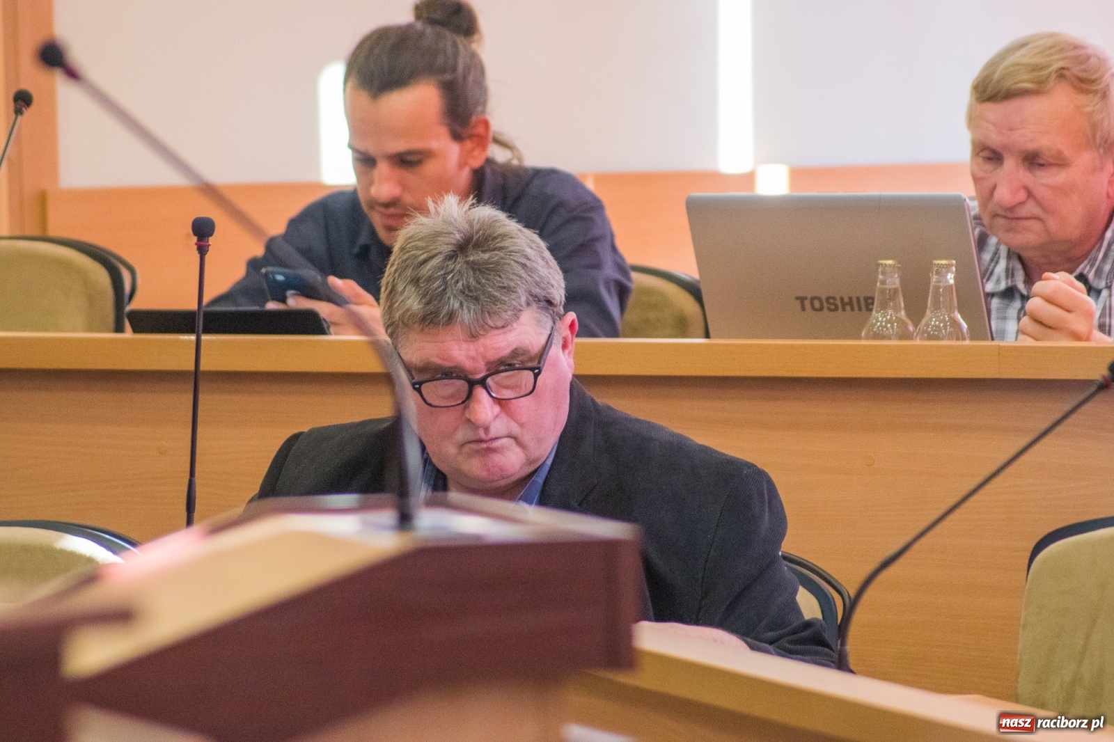 Zdjęcie w galerii na portalu naszraciborz.pl: Maszt na rondzie i tor na łyżworolki przy bulwarach  wiadomości z regionu