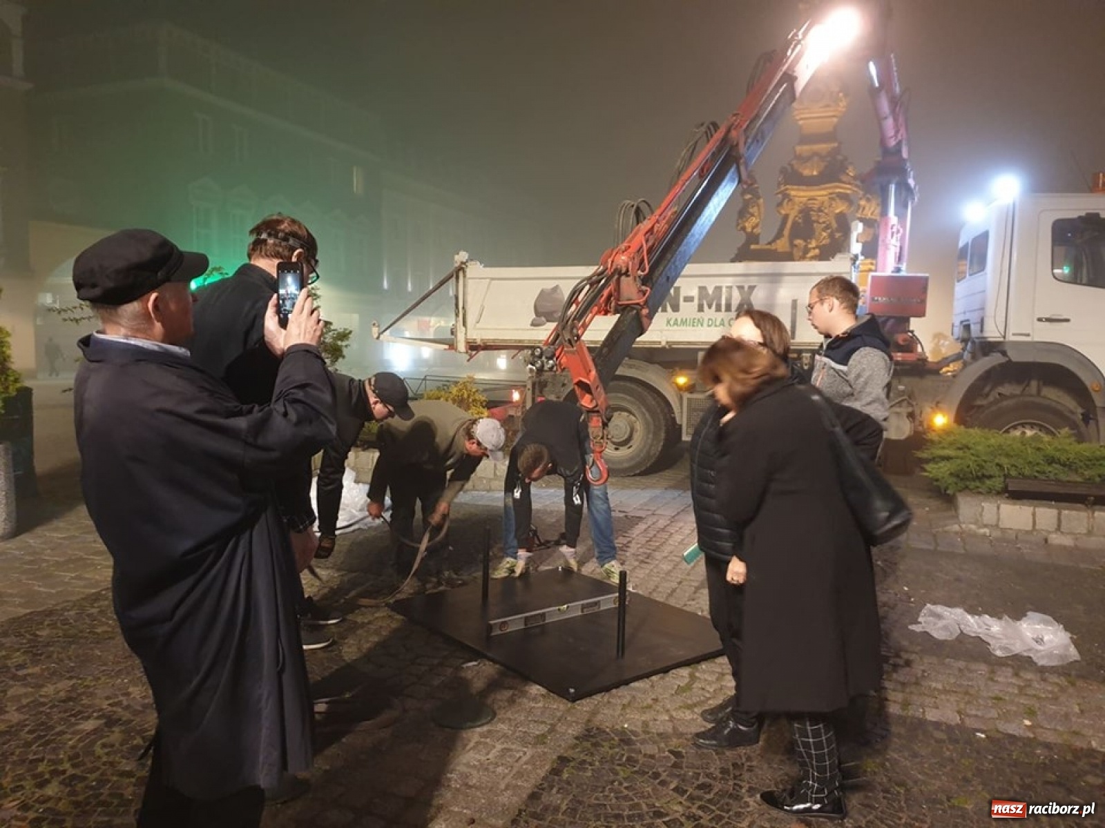 Zdjęcie w galerii na portalu naszraciborz.pl: K-dron. Tajemniczy obiekt na raciborskim rynku  wiadomości z regionu