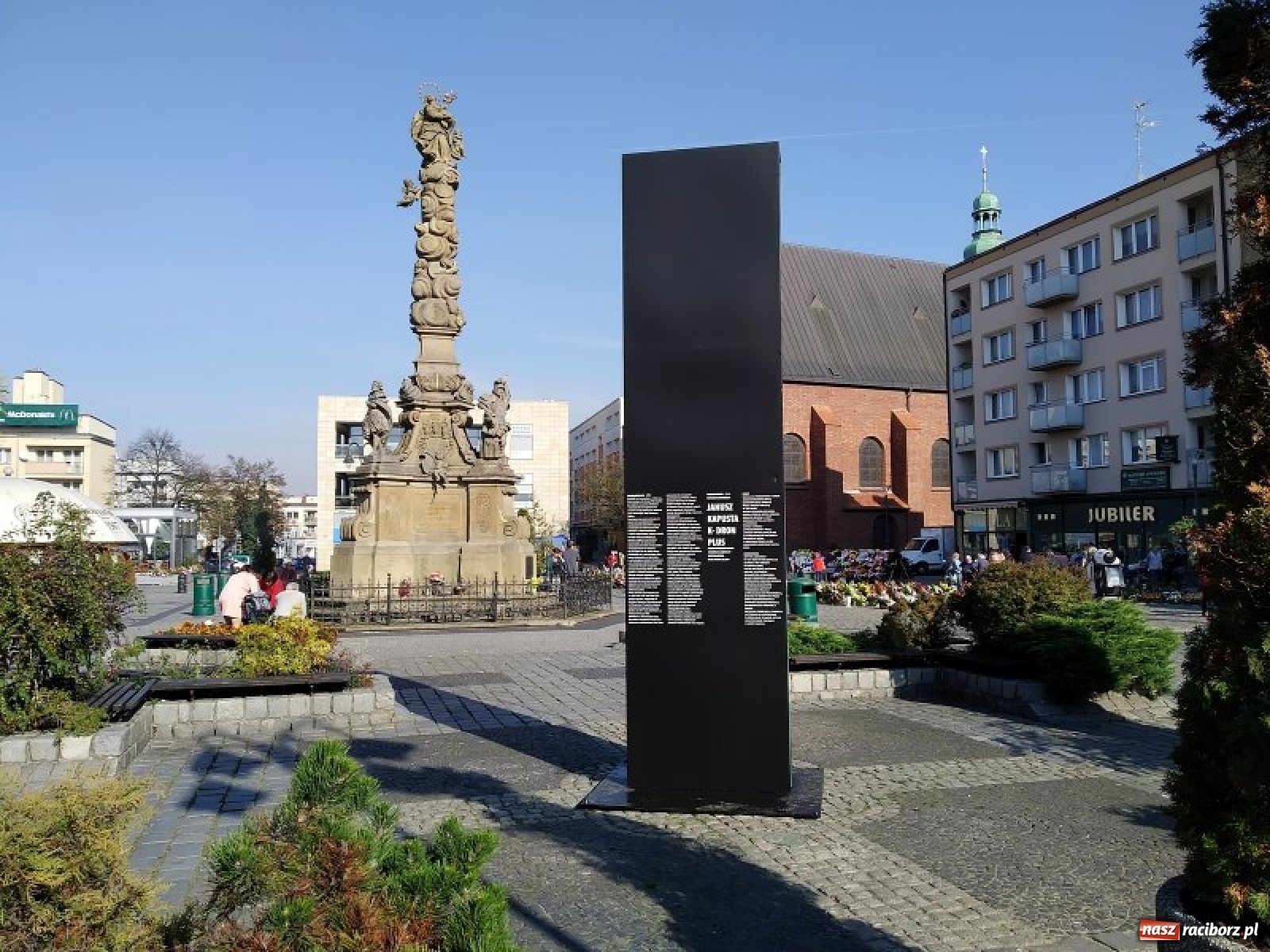 Zdjęcie w galerii na portalu naszraciborz.pl: K-dron. Tajemniczy obiekt na raciborskim rynku  wiadomości z regionu