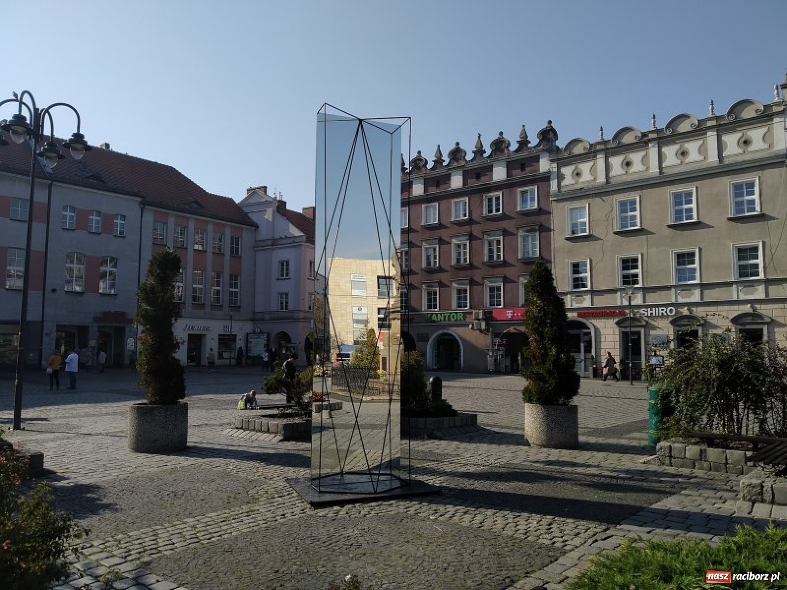 Zdjęcie w galerii na portalu naszraciborz.pl: K-dron. Tajemniczy obiekt na raciborskim rynku  wiadomości z regionu