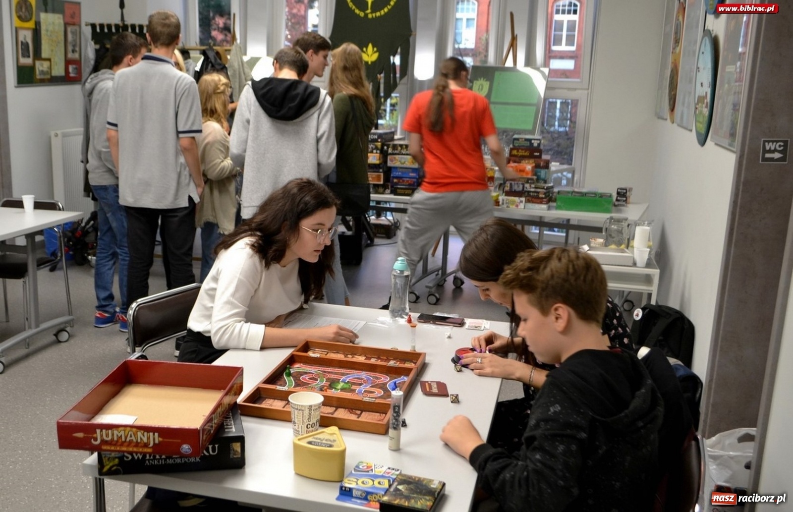 Zdjęcie w galerii na portalu naszraciborz.pl: Pograjmy razem. Klub gier planszowych w raciborskiej książnicy wiadomości z regionu