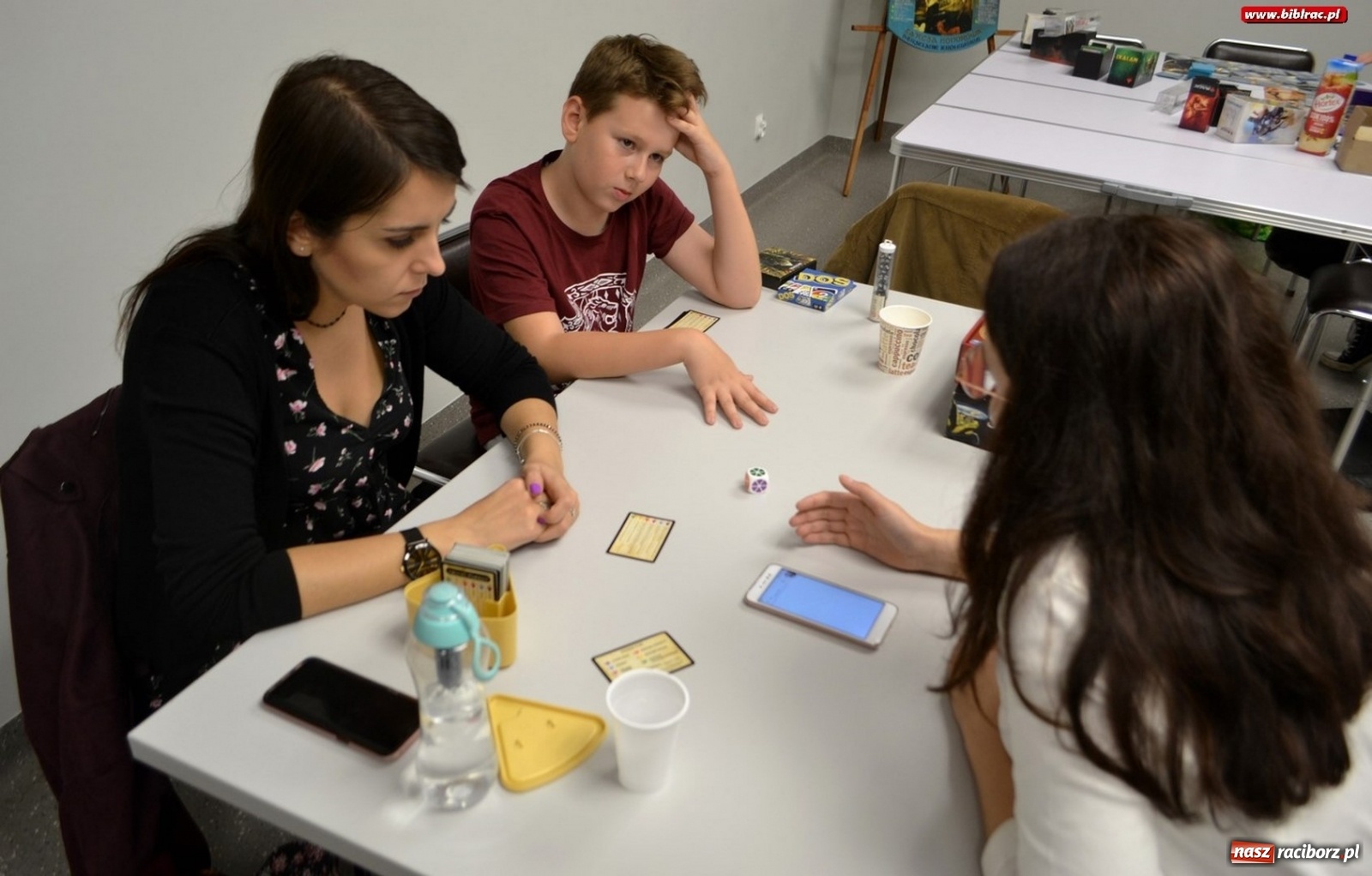 Zdjęcie w galerii na portalu naszraciborz.pl: Pograjmy razem. Klub gier planszowych w raciborskiej książnicy wiadomości z regionu