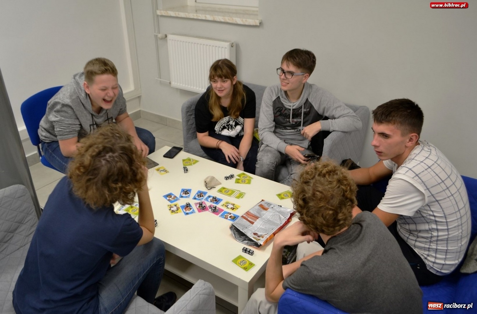 Zdjęcie w galerii na portalu naszraciborz.pl: Pograjmy razem. Klub gier planszowych w raciborskiej książnicy wiadomości z regionu