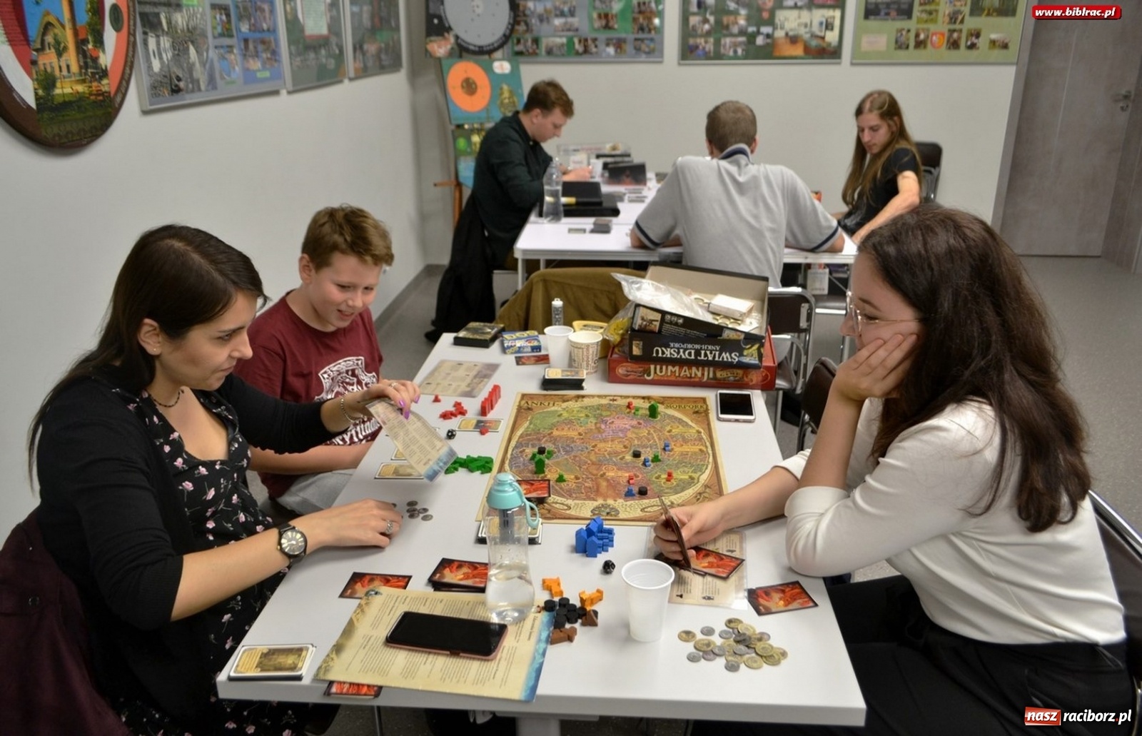 Zdjęcie w galerii na portalu naszraciborz.pl: Pograjmy razem. Klub gier planszowych w raciborskiej książnicy wiadomości z regionu