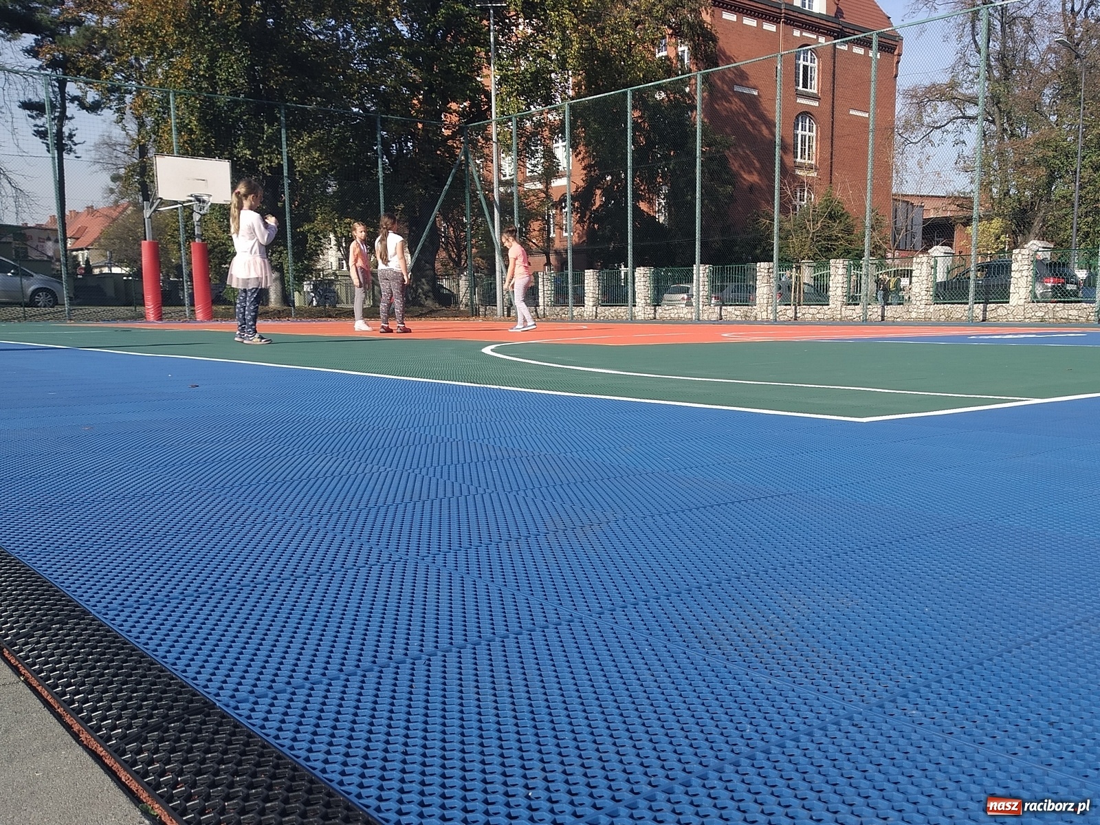 Zdjęcie w galerii na portalu naszraciborz.pl: Boiska przy SP4 i SP18 znów czynne wiadomości z regionu