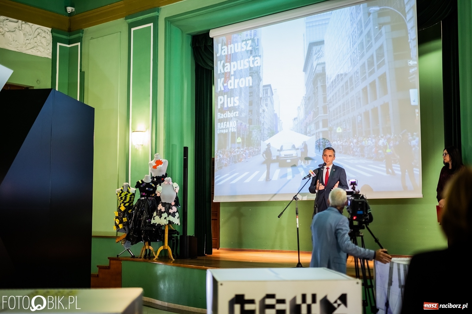 Zdjęcie w galerii na portalu naszraciborz.pl: K-DRON. Prace Janusza Kapusty można oglądać w pałacyku Rafako  wiadomości z regionu