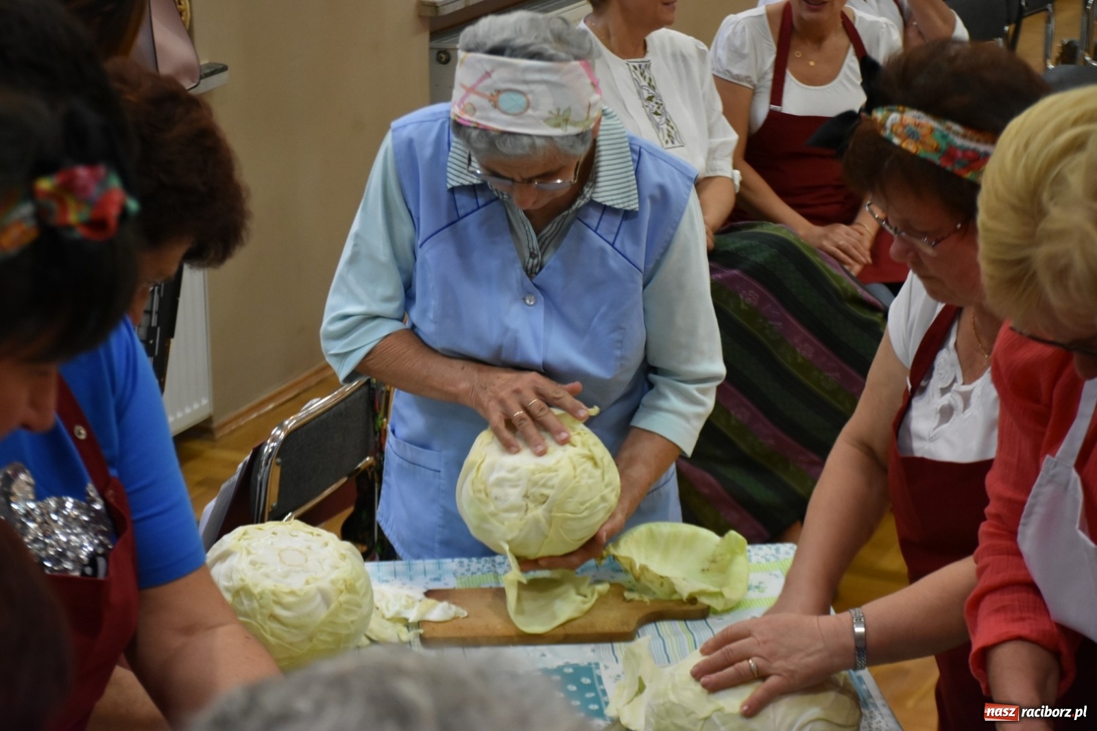 Zdjęcie w galerii na portalu naszraciborz.pl: Kiszenie kapusty po staremu [FOTO]  wiadomości z regionu