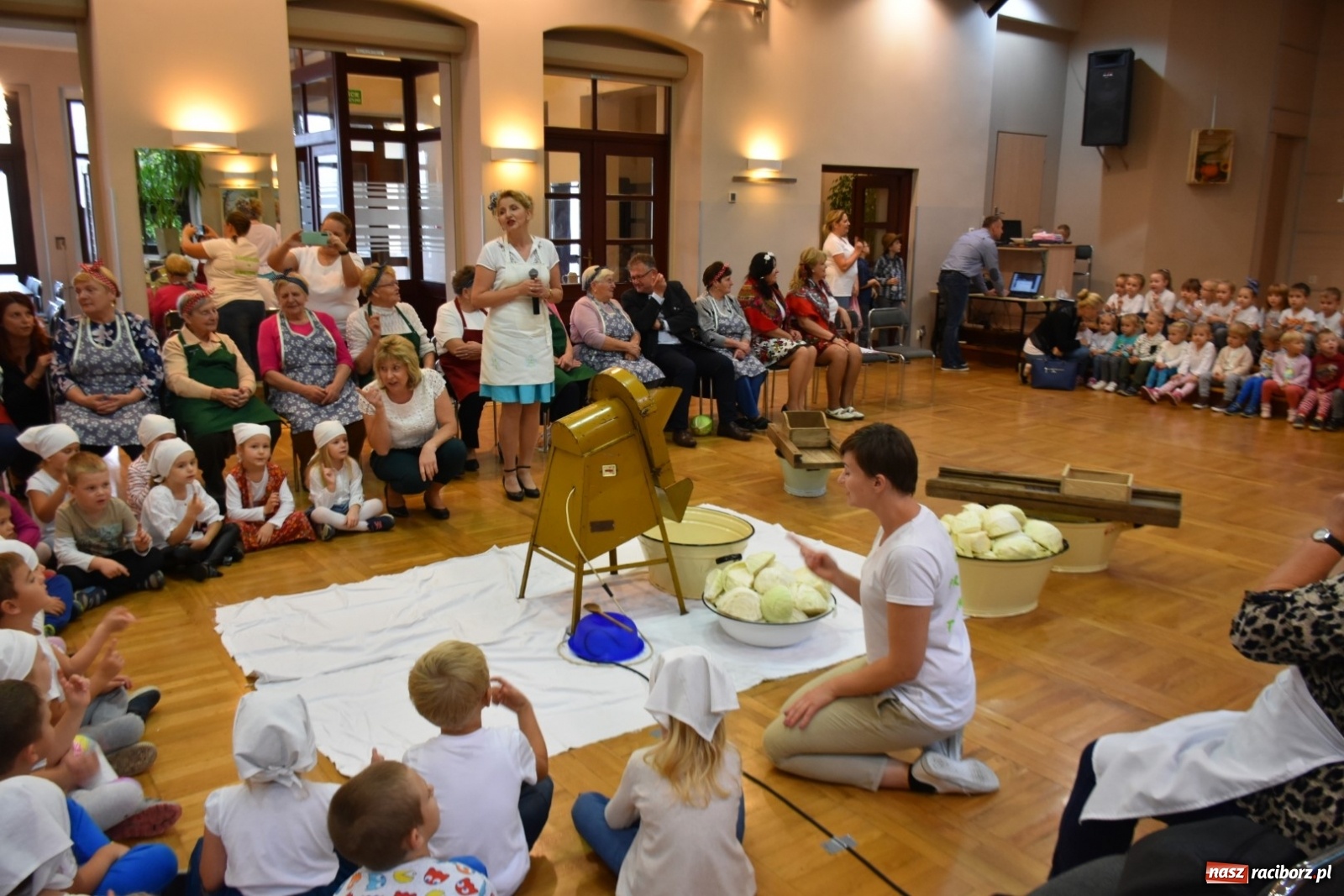 Zdjęcie w galerii na portalu naszraciborz.pl: Kiszenie kapusty po staremu [FOTO]  wiadomości z regionu
