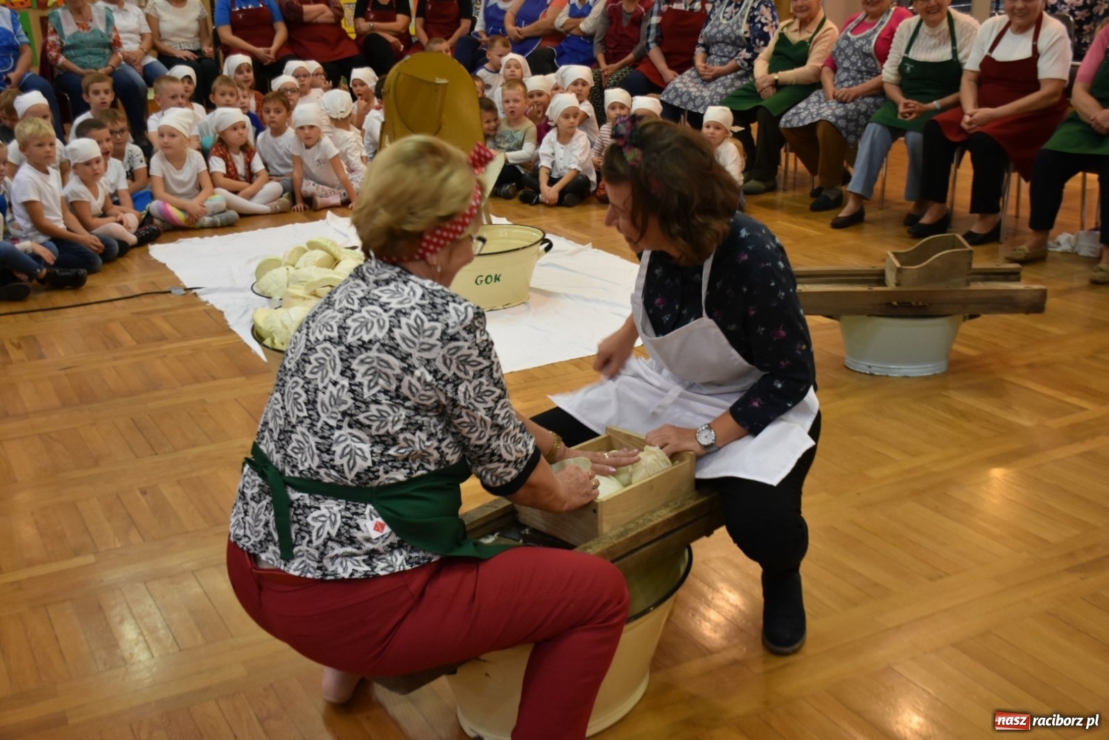 Zdjęcie w galerii na portalu naszraciborz.pl: Kiszenie kapusty po staremu [FOTO]  wiadomości z regionu