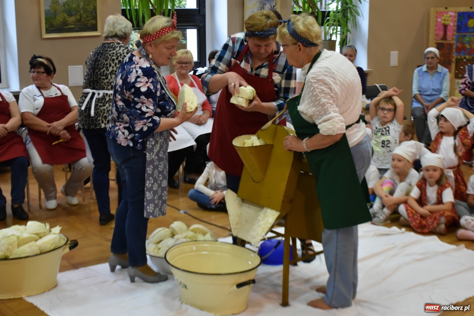 Zdjęcie w galerii na portalu naszraciborz.pl: Kiszenie kapusty po staremu [FOTO]  wiadomości z regionu