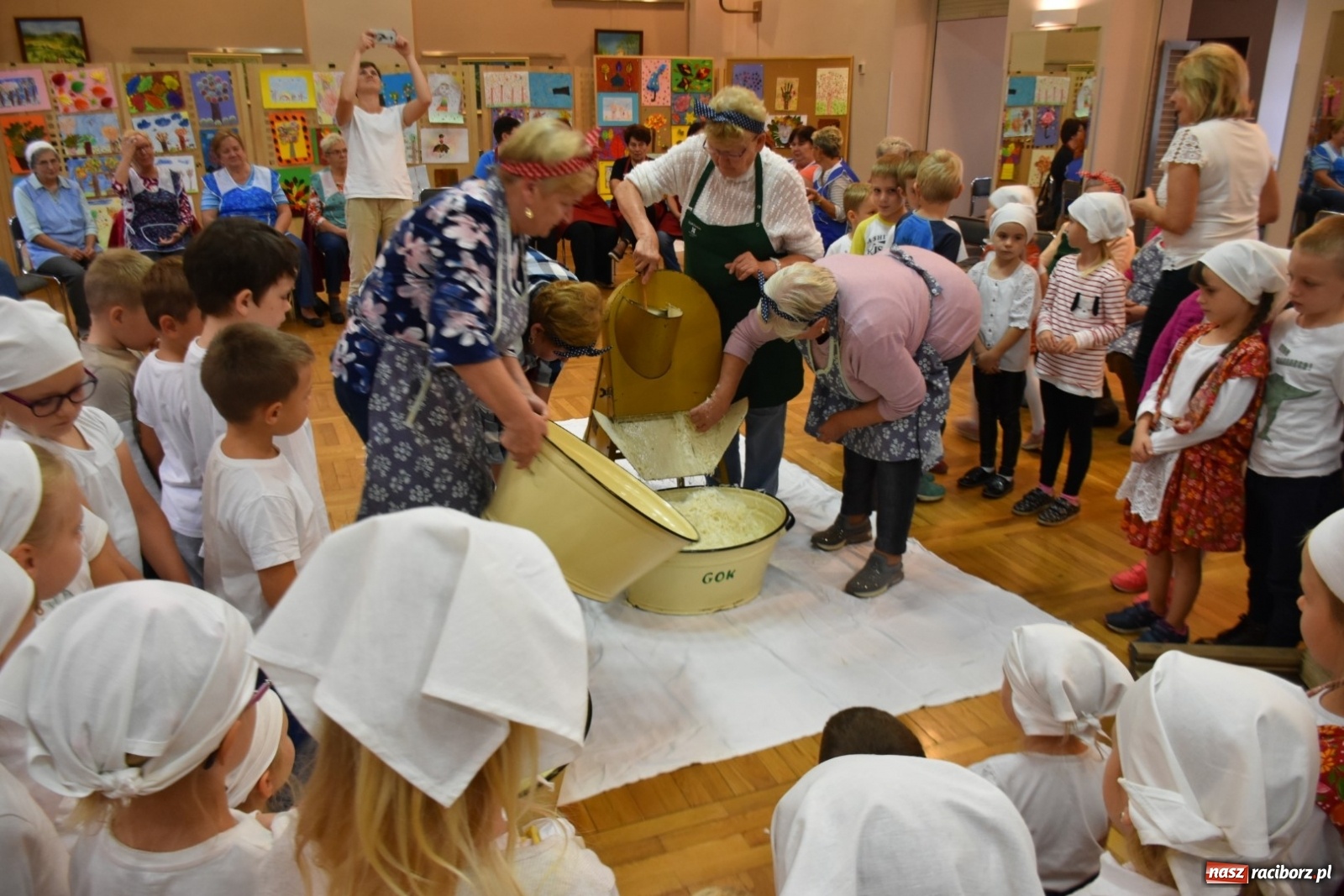 Zdjęcie w galerii na portalu naszraciborz.pl: Kiszenie kapusty po staremu [FOTO]  wiadomości z regionu