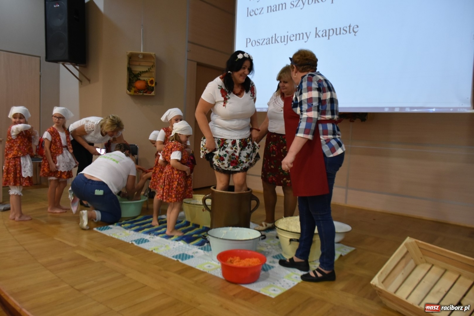 Zdjęcie w galerii na portalu naszraciborz.pl: Kiszenie kapusty po staremu [FOTO]  wiadomości z regionu