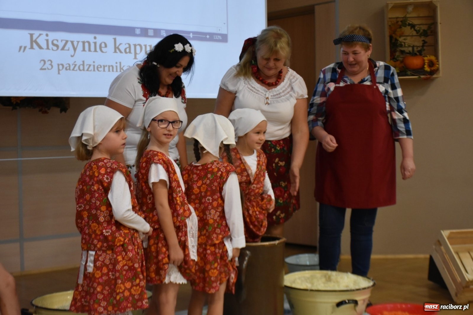 Zdjęcie w galerii na portalu naszraciborz.pl: Kiszenie kapusty po staremu [FOTO]  wiadomości z regionu