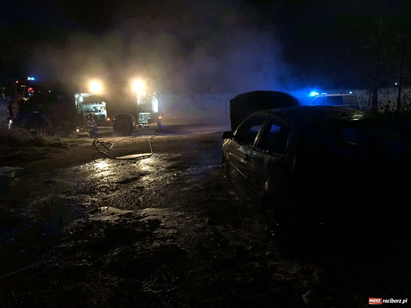 Zdjęcie w galerii na portalu naszraciborz.pl: Uwolnienie kobiety na Rudzkiej. Pożar volkswagena na 1 Maja wiadomości z regionu