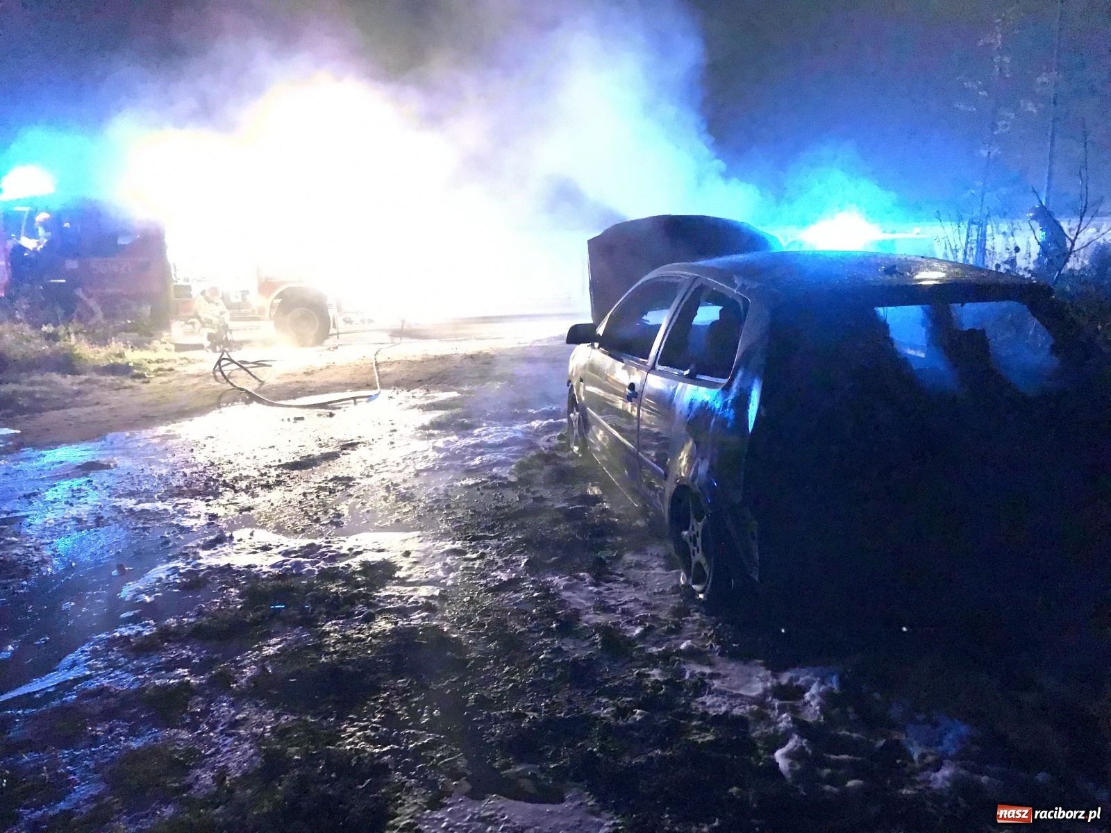 Zdjęcie w galerii na portalu naszraciborz.pl: Uwolnienie kobiety na Rudzkiej. Pożar volkswagena na 1 Maja wiadomości z regionu