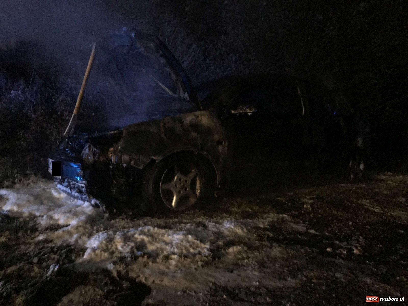 Zdjęcie w galerii na portalu naszraciborz.pl: Uwolnienie kobiety na Rudzkiej. Pożar volkswagena na 1 Maja wiadomości z regionu