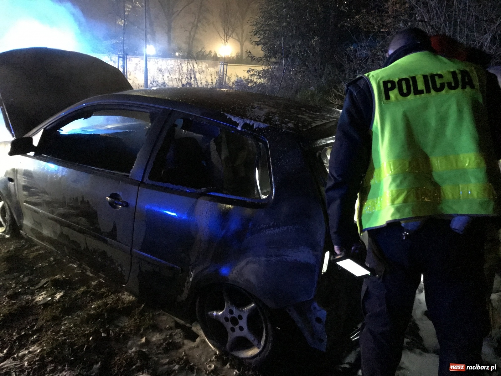 Zdjęcie w galerii na portalu naszraciborz.pl: Uwolnienie kobiety na Rudzkiej. Pożar volkswagena na 1 Maja wiadomości z regionu