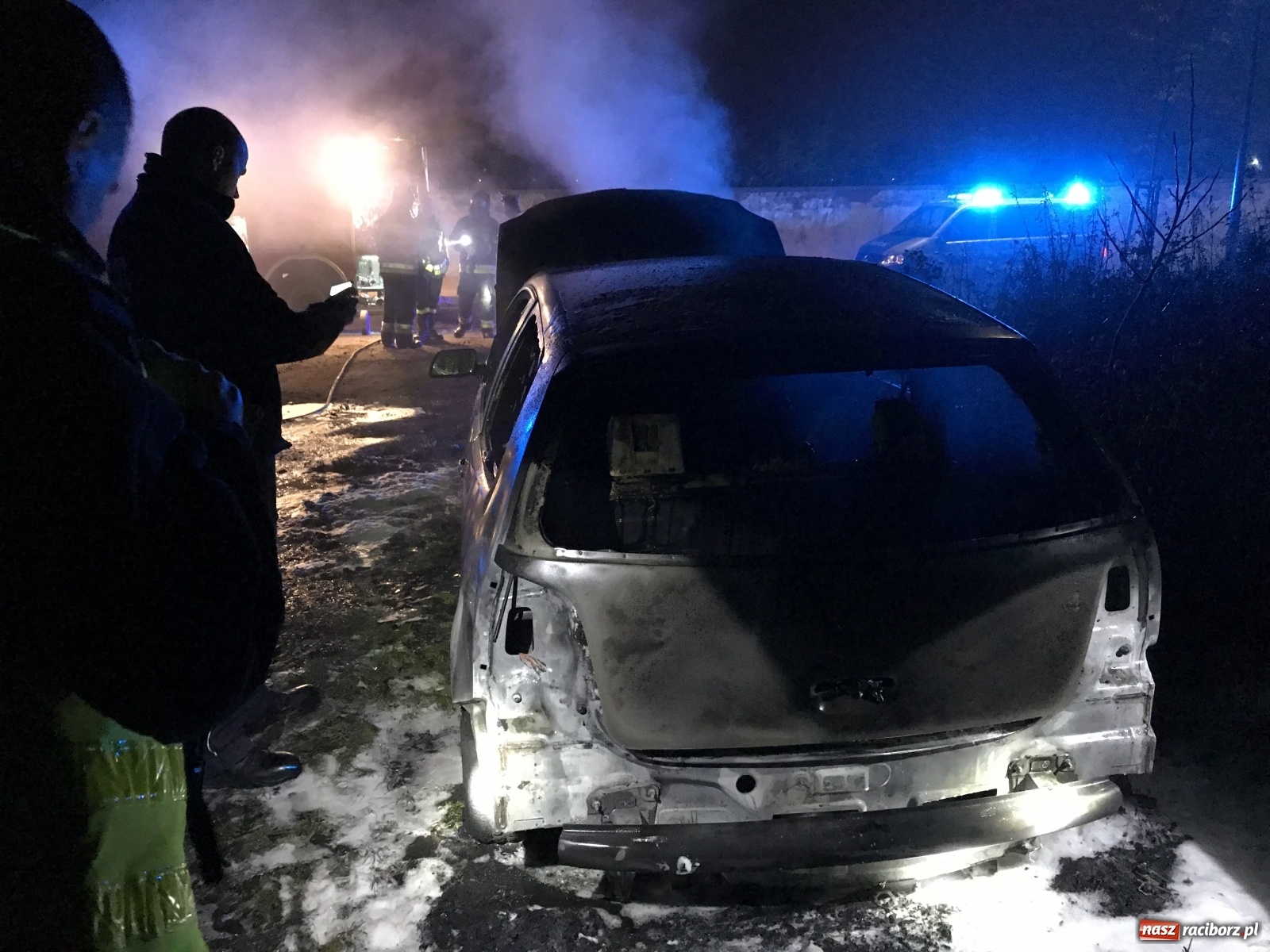 Zdjęcie w galerii na portalu naszraciborz.pl: Uwolnienie kobiety na Rudzkiej. Pożar volkswagena na 1 Maja wiadomości z regionu