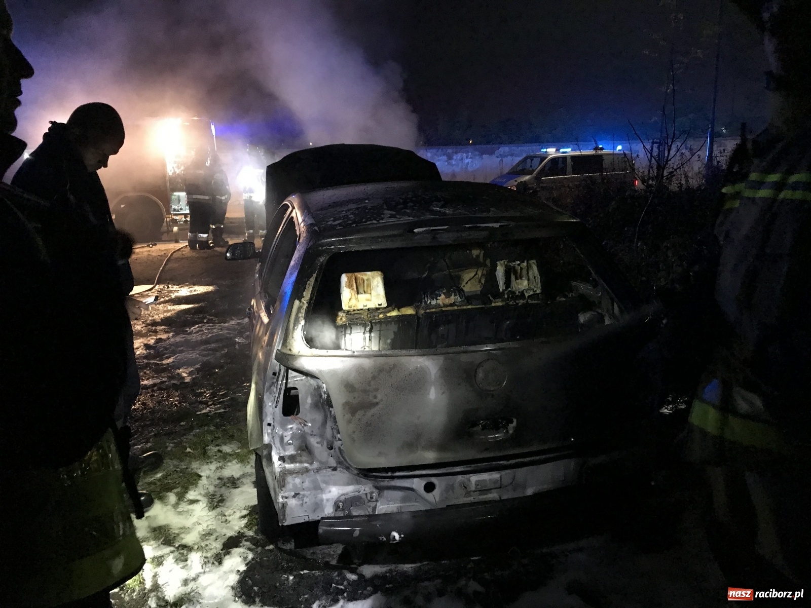 Zdjęcie w galerii na portalu naszraciborz.pl: Uwolnienie kobiety na Rudzkiej. Pożar volkswagena na 1 Maja wiadomości z regionu