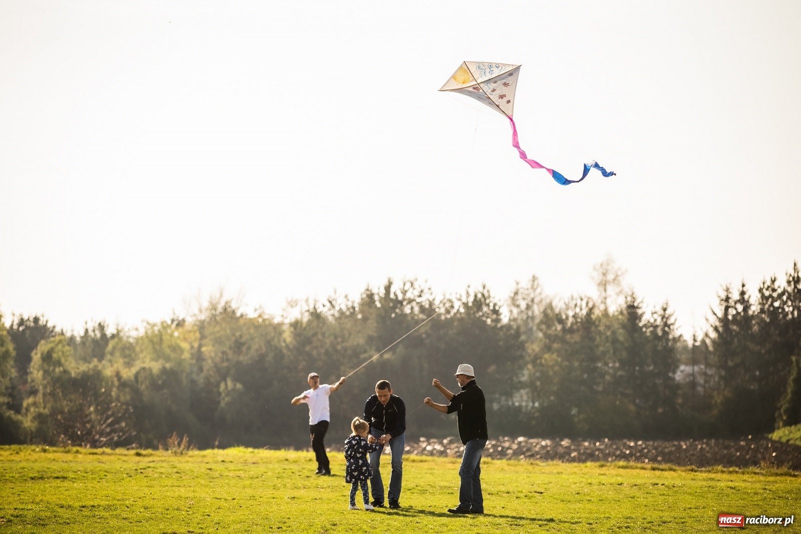 Zdjęcie w galerii na portalu naszraciborz.pl: Zawody latawcowe przy Adamczyka wiadomości z regionu