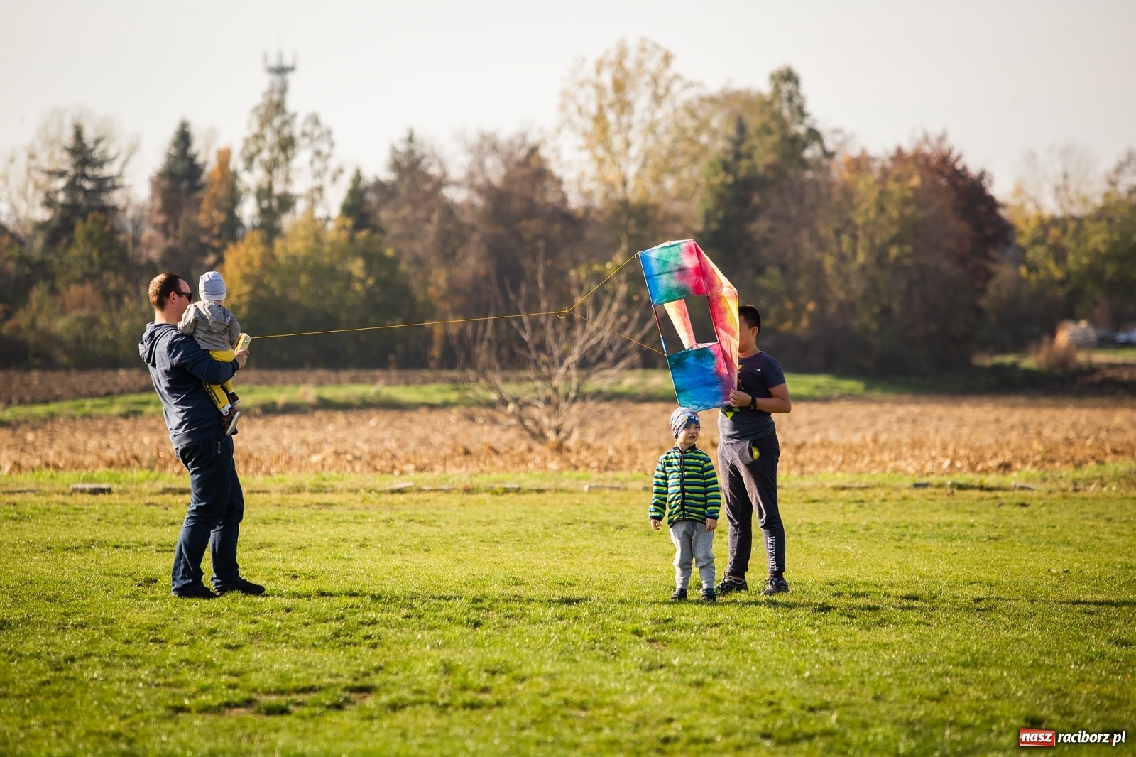 Zdjęcie w galerii na portalu naszraciborz.pl: Zawody latawcowe przy Adamczyka wiadomości z regionu