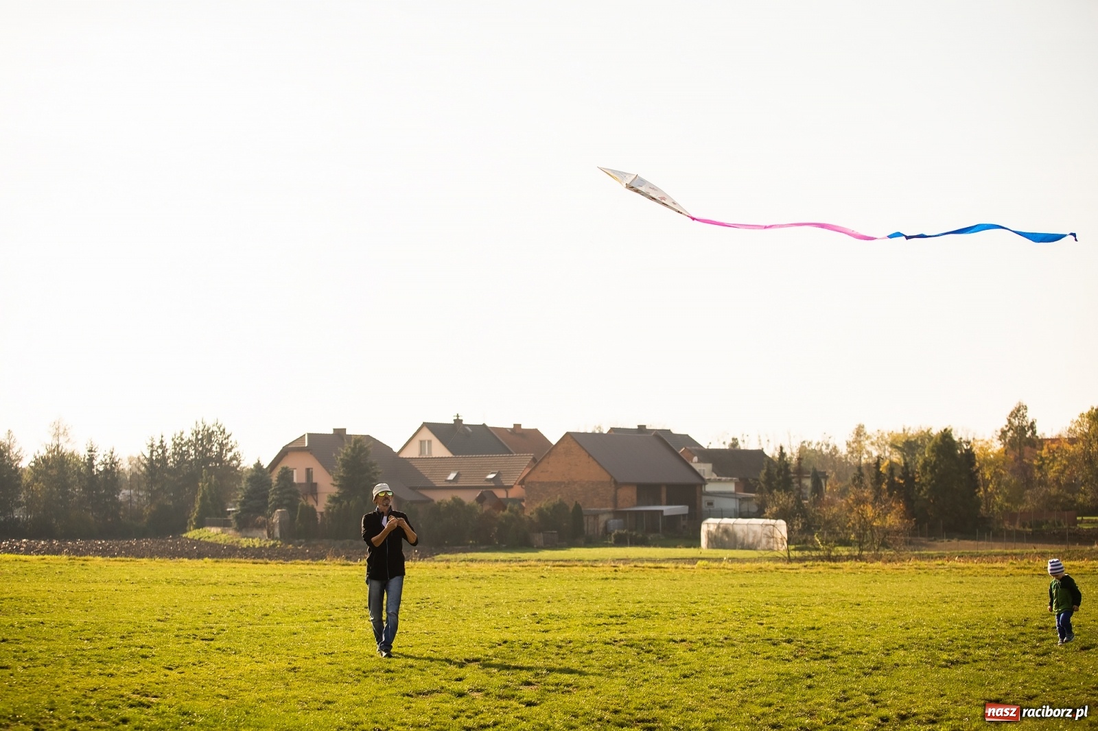 Zdjęcie w galerii na portalu naszraciborz.pl: Zawody latawcowe przy Adamczyka wiadomości z regionu