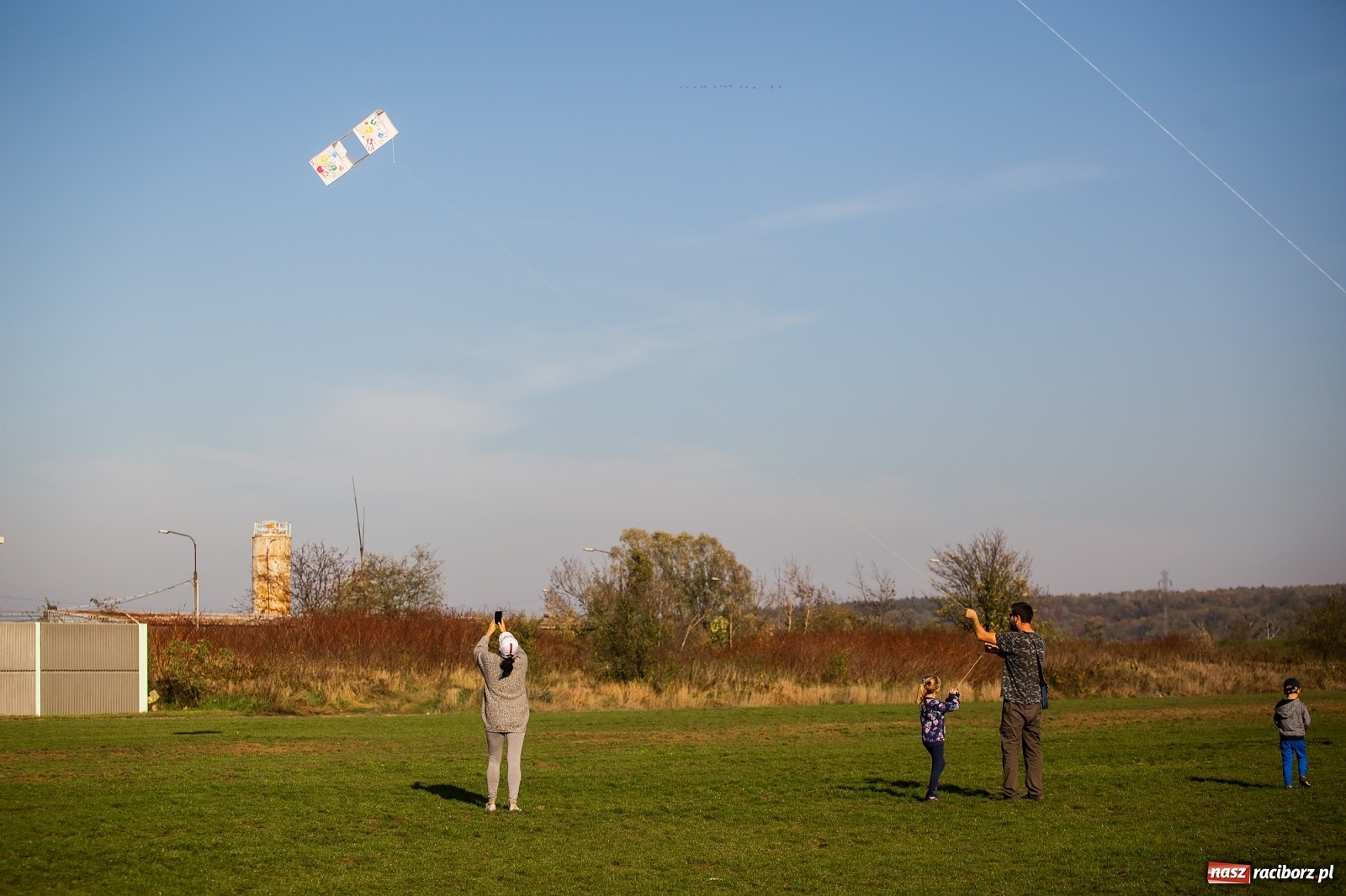 Zdjęcie w galerii na portalu naszraciborz.pl: Zawody latawcowe przy Adamczyka wiadomości z regionu