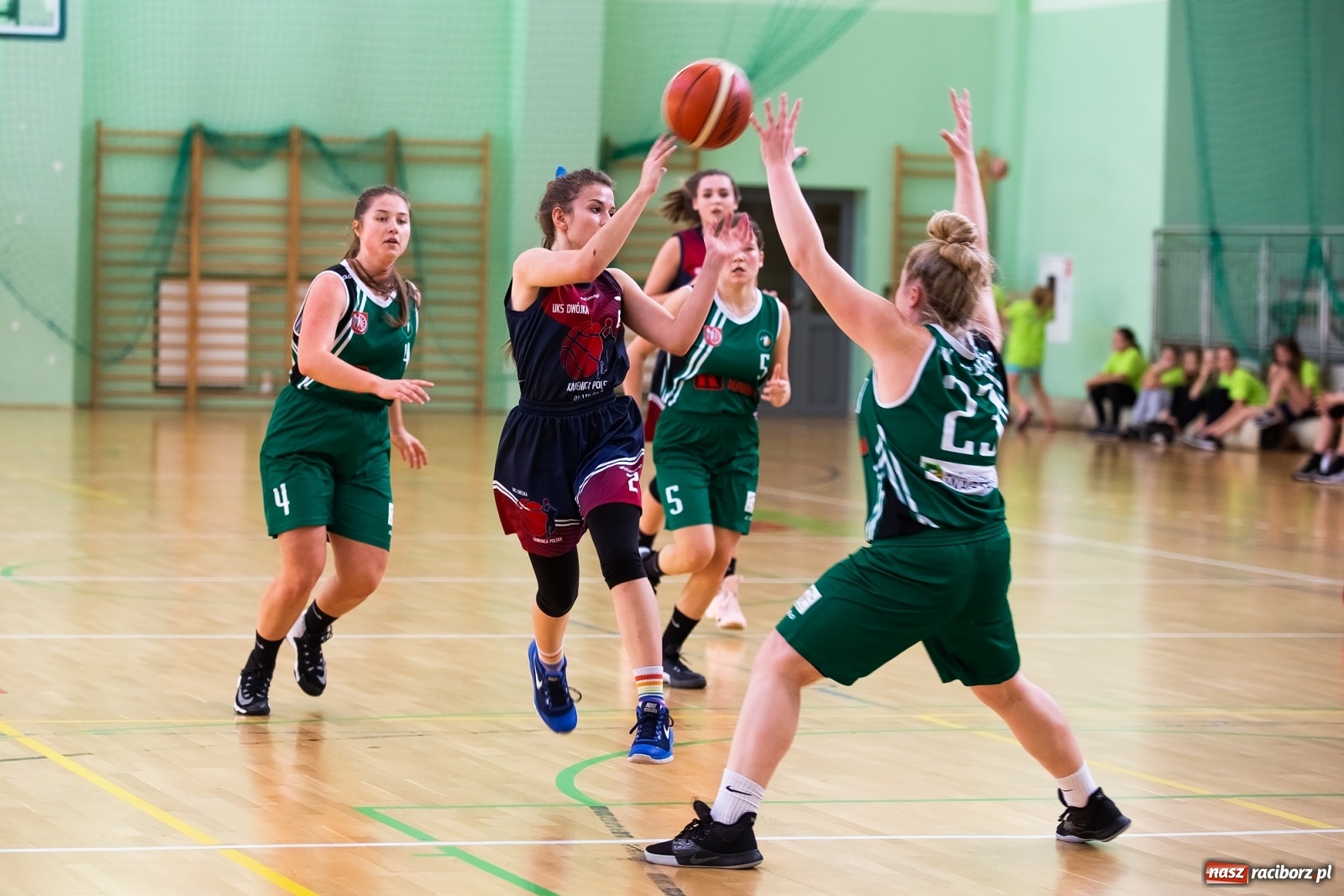 Zdjęcie w galerii na portalu naszraciborz.pl: Koszykówka. Kamienica Polska poległa w Raciborzu wiadomości z regionu