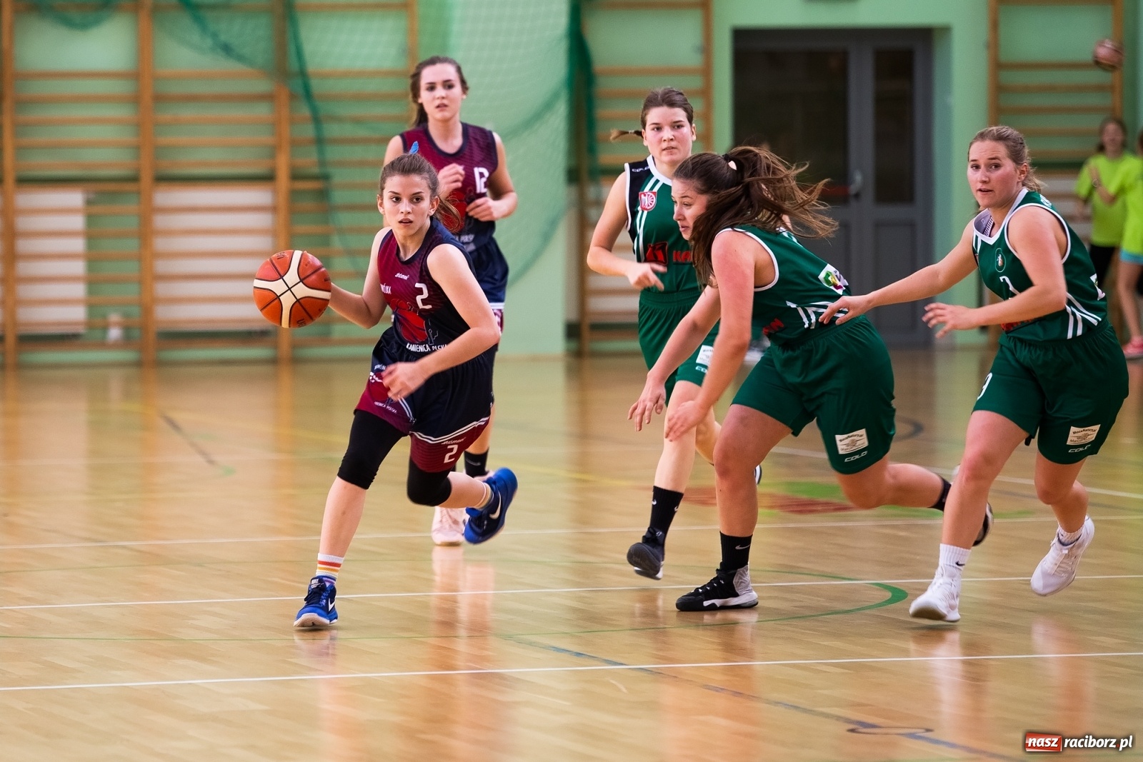 Zdjęcie w galerii na portalu naszraciborz.pl: Koszykówka. Kamienica Polska poległa w Raciborzu wiadomości z regionu