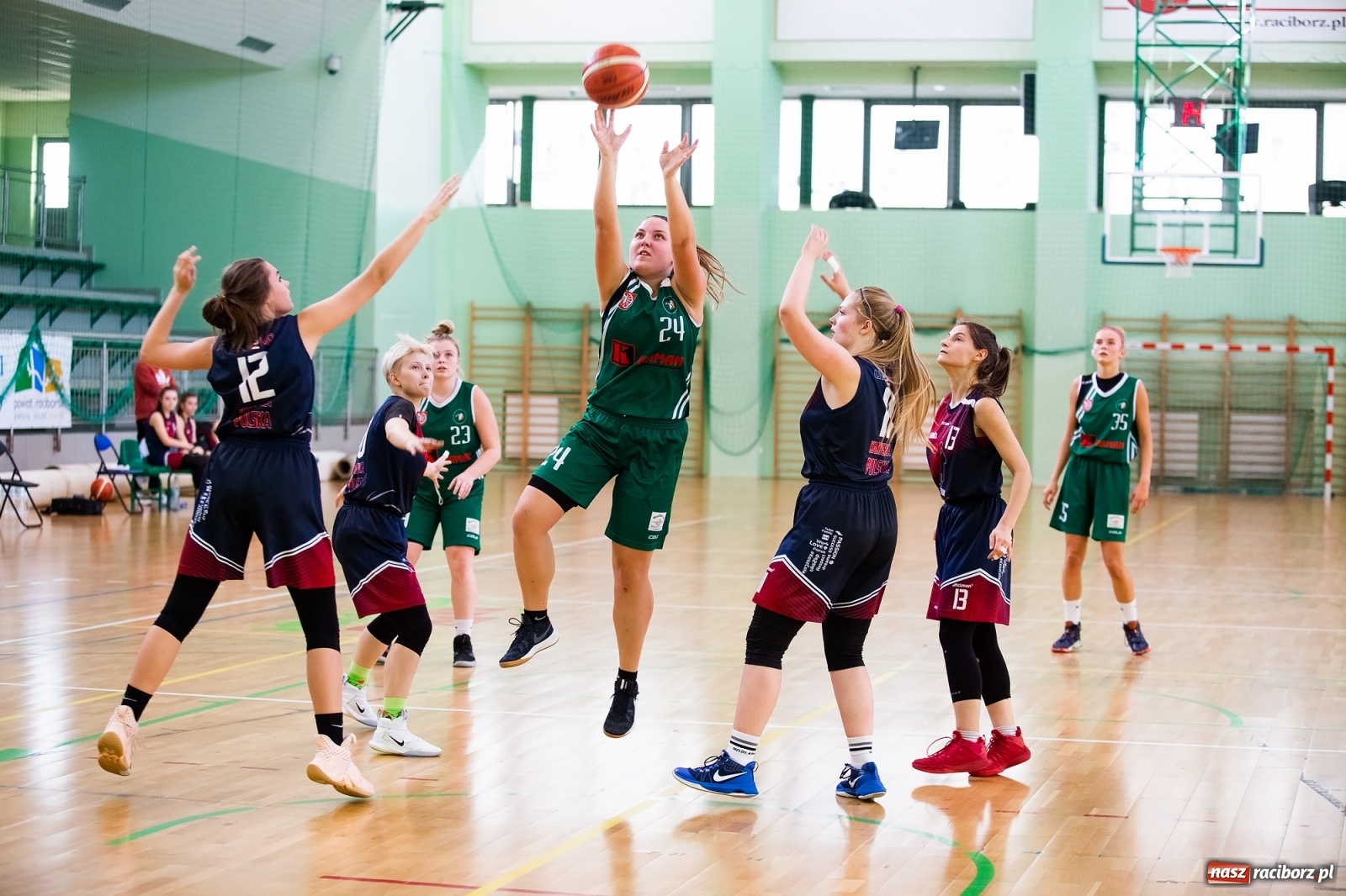 Zdjęcie w galerii na portalu naszraciborz.pl: Koszykówka. Kamienica Polska poległa w Raciborzu wiadomości z regionu
