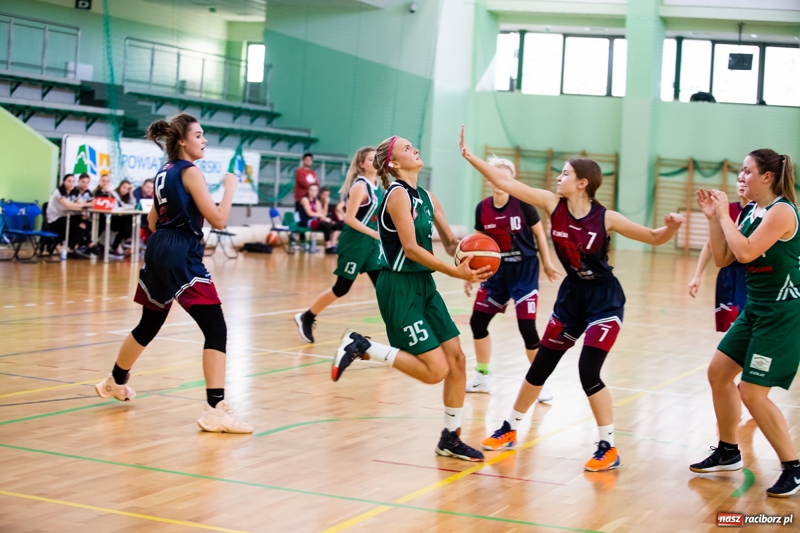 Zdjęcie w galerii na portalu naszraciborz.pl: Koszykówka. Kamienica Polska poległa w Raciborzu wiadomości z regionu